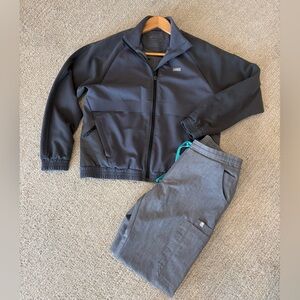 FIGS SYDNEY TECHNICAL  SCRUBS JACKET IN TWO TONE GRAY. FIGS GRAY TECH. SCRUBS.